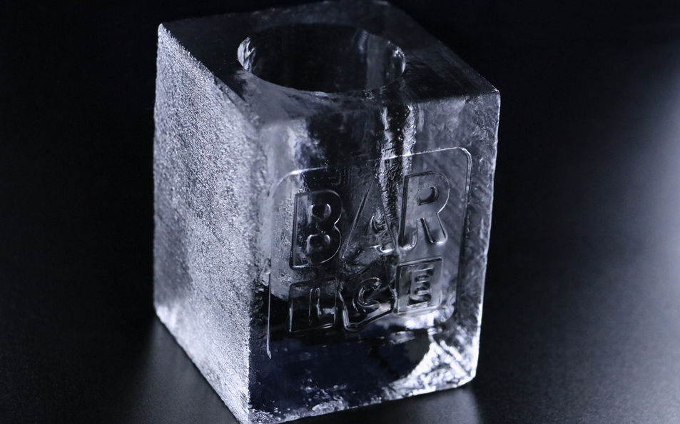 Creation of ice compositions, sculptures and dishes from ice